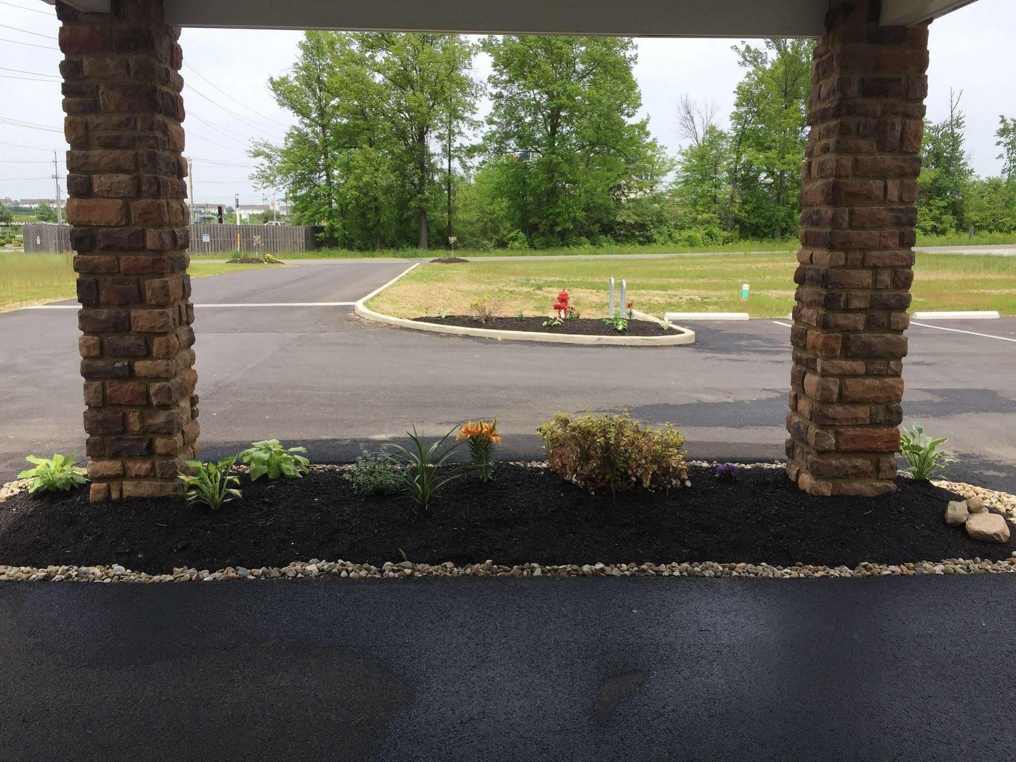 Holmes Suites And Inn Blacklick Экстерьер фото
