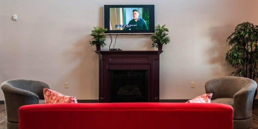 Holmes Suites And Inn Blacklick Экстерьер фото