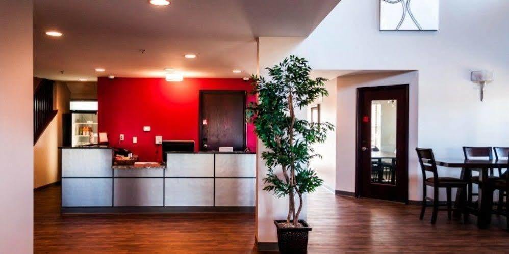 Holmes Suites And Inn Blacklick Экстерьер фото
