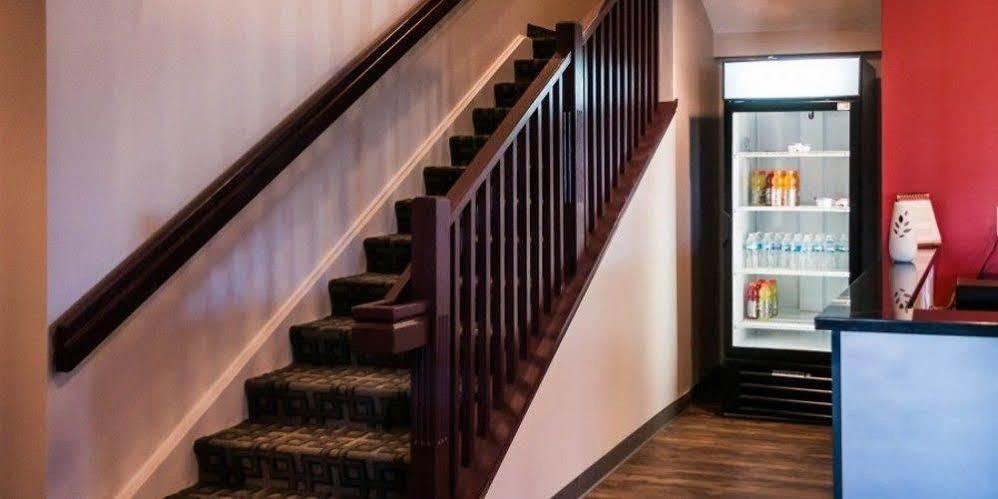 Holmes Suites And Inn Blacklick Экстерьер фото